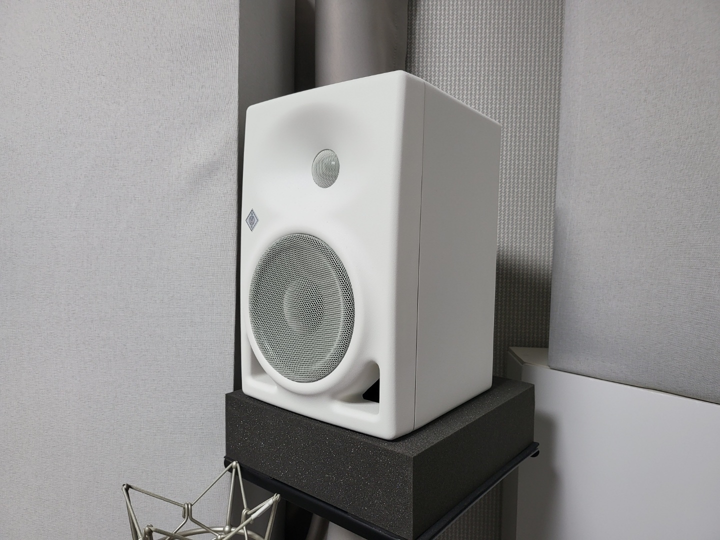 노이만 KH120 화이트(박스풀) + 아크트론 ms180 팝니다