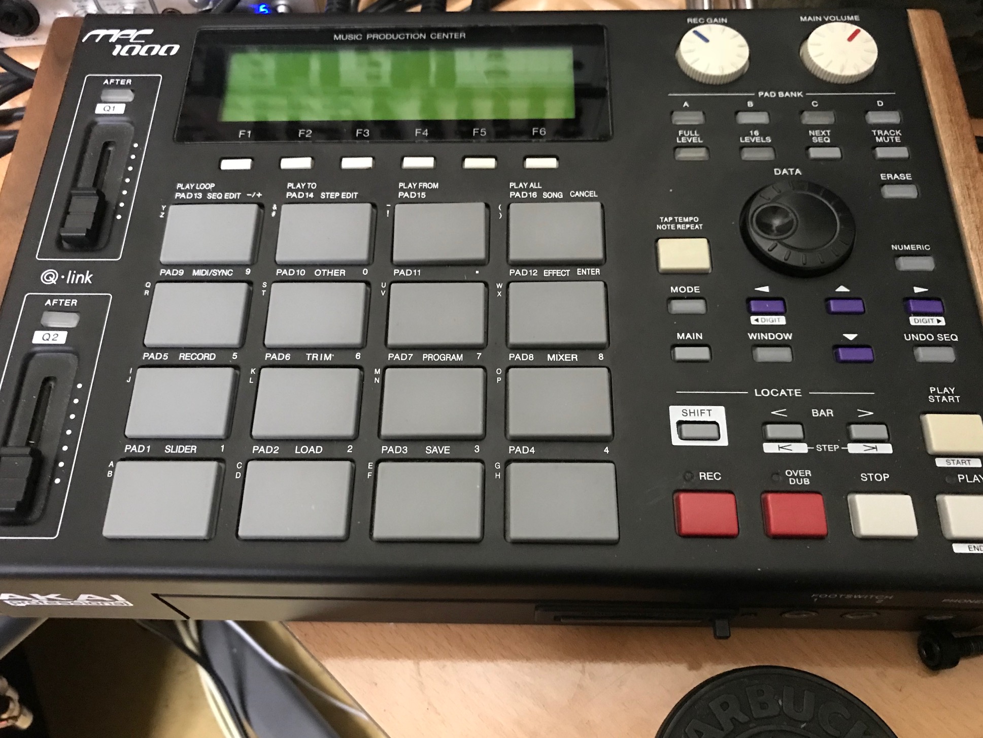 akai mpc1000 中古品 AKAI MPC1000BK サンプラー ☆ AKAI アカイ