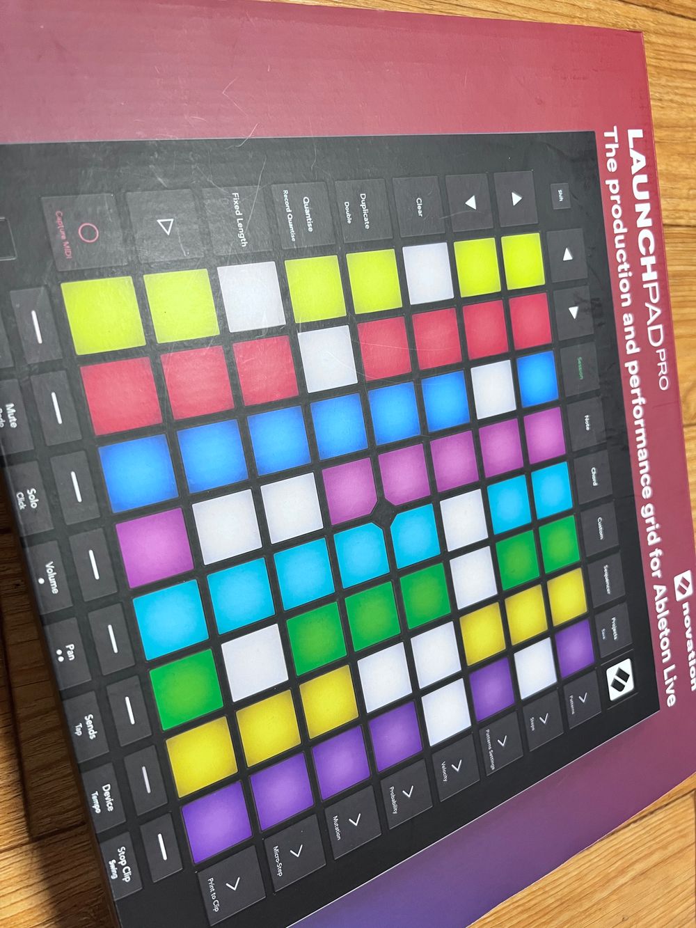 런치패드 launchpad pro mk3 (단순 개봉품) 판매합니다.