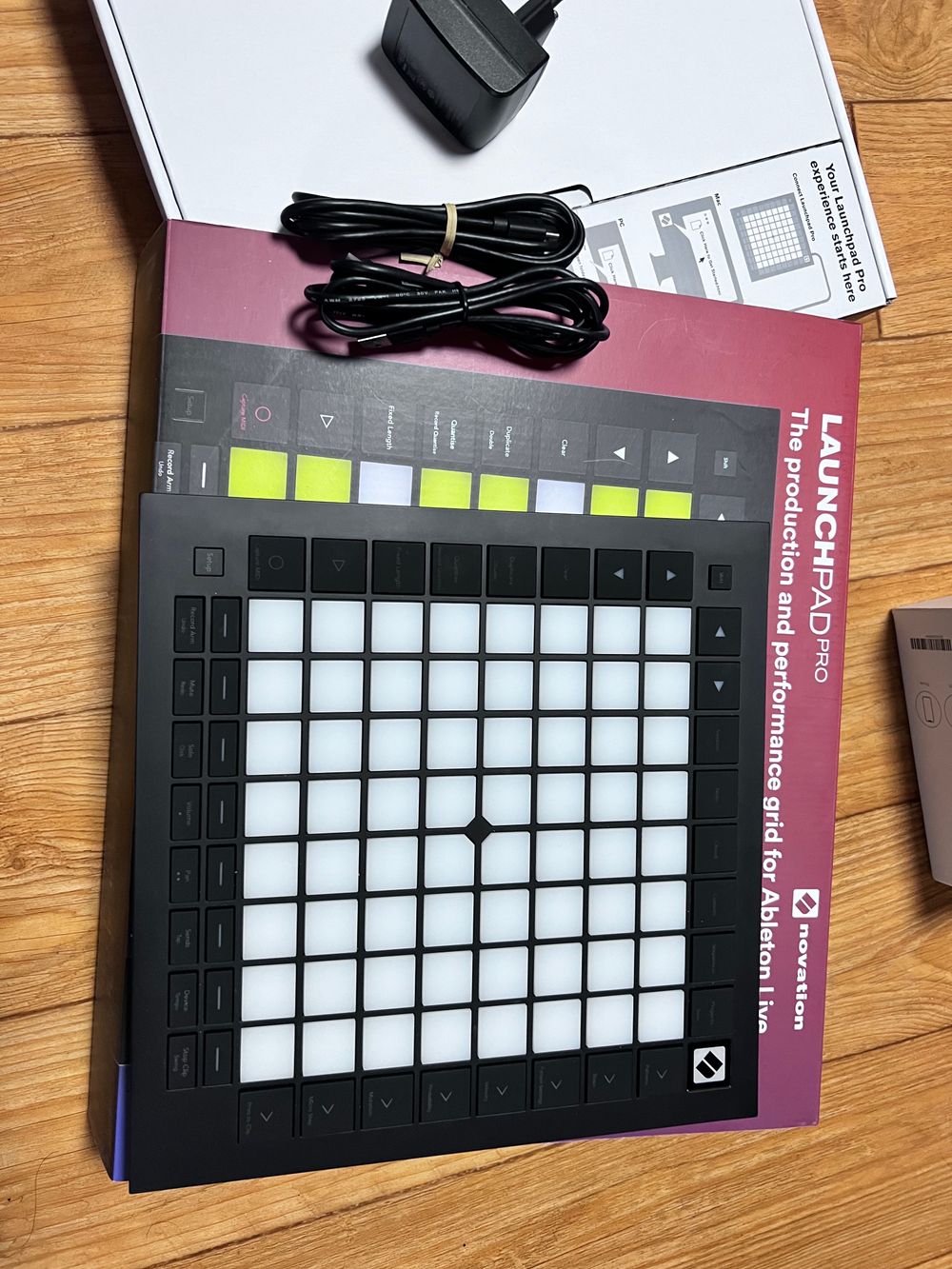 런치패드 launchpad pro mk3 (단순 개봉품) 판매합니다.